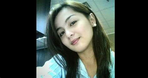Kinain muna patalikod ang puday ni petite babe .